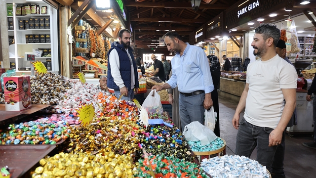 Tarihi Kapalı Çarşı'da Kurban Bayramı yoğunluğu yaşanıyor