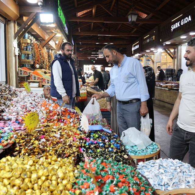 Tarihi Kapalı Çarşı'da Kurban Bayramı yoğunluğu yaşanıyor