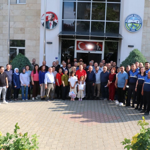 Başkan Özel, belediye personeliyle Bayramlaştı