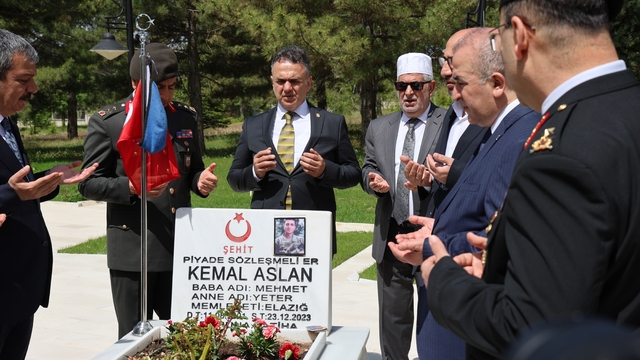 Elazığ il protokolünden kurban bayramı öncesi şehitliklere anlamlı ziyaret