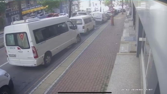 Bursa'da ortalık savaş alanına döndü: 6 araca çarptı takla atarak durabildi