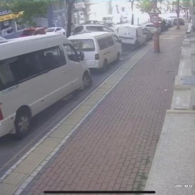 Bursa'da ortalık savaş alanına döndü: 6 araca çarptı takla atarak durabildi