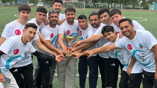 Salihli Ülküspor'da kupa coşkusu