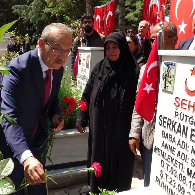 Malatya protokolünden şehitlik ziyareti