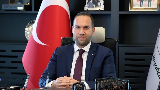 Özdemir: "Bayramlar, kardeşlik ve dayanışmanın en güçlü sembolüdür"