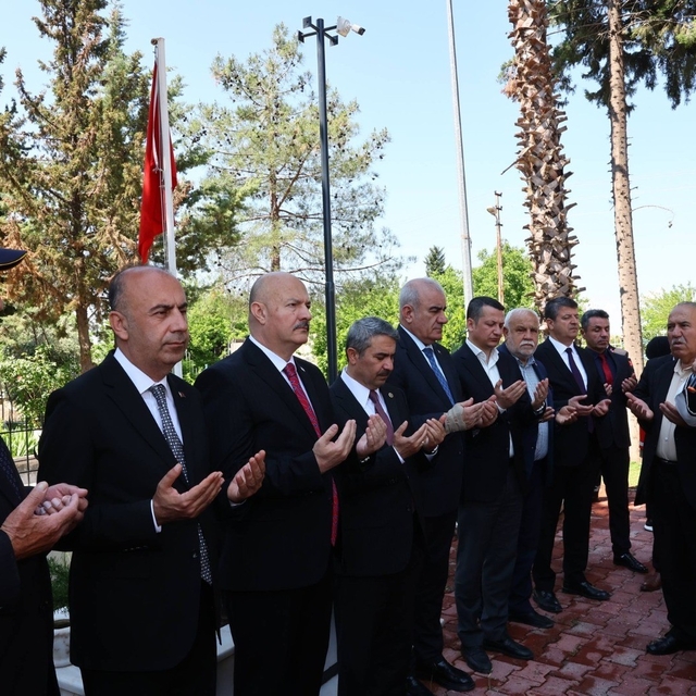 Bayram arifesinde şehitlik ziyaret edildi