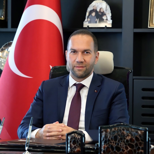 Özdemir: "Bayramlar, kardeşlik ve dayanışmanın en güçlü sembolüdür"