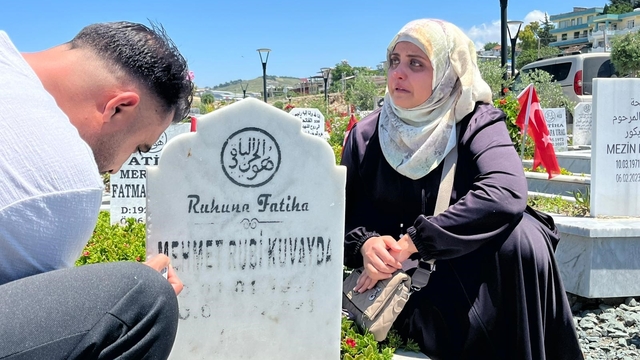 Deprem mezarlığında buruk arefe