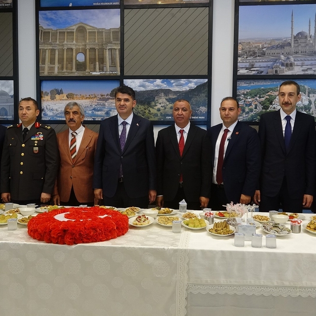 Kilis'te bayramlaşma töreni Millet Bahçesi'nde gerçekleştirildi