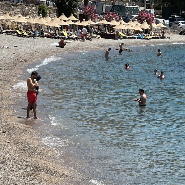 Bodrum'da bayram tatilinde sahillerde yoğunluk