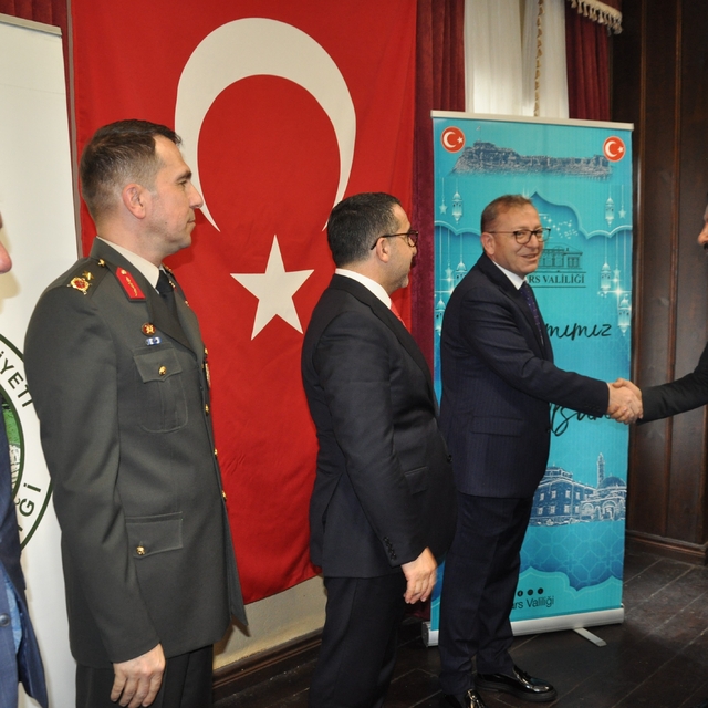 Kars'ta protokol bayramlaştı