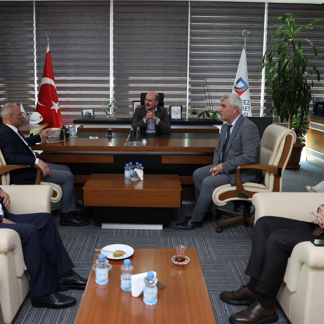 Hem bayramlaştılar hem de ilçe gündemini değerlendirdiler