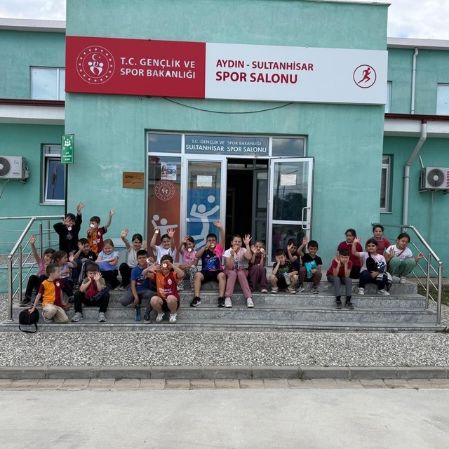 Salavatlı İlkokulu öğrencilerinden geleneksel oyunlarda başarı
