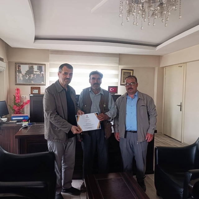 Selendili vatandaş 10 küçükbaş kurbanını vekaletle bağışladı