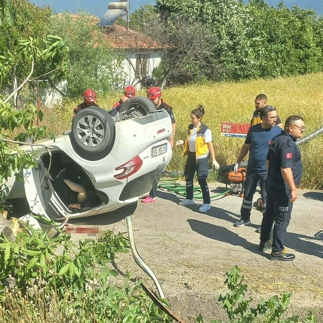 Balıkesir'de otomobil takla attı: 1 ölü, 3 yaralı
