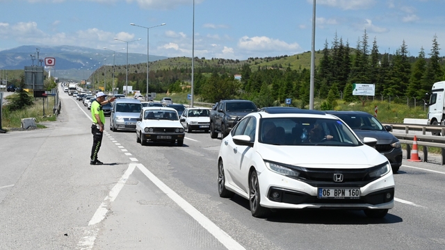 'Kilit kavşak' Kırıkkale'de, arife günü yoğunluğu