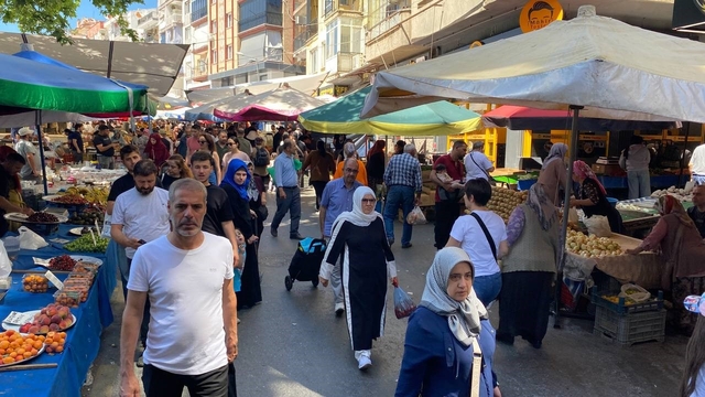 Tarihi Salı Pazarı'nda bayram bereketi