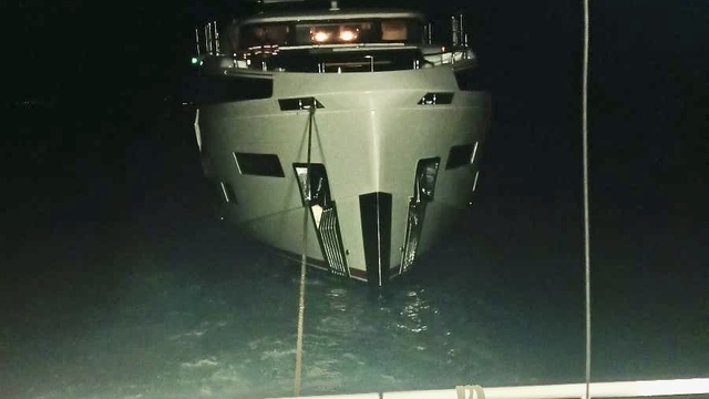 Çanakkale Boğazı'nda arızalanıp sürüklenen tekne kurtarıldı