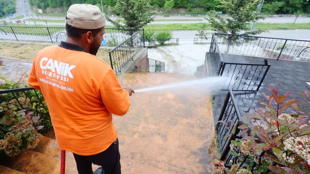 Canik'te Kurban Bayramı öncesi camiler ve sokaklar temizlendi