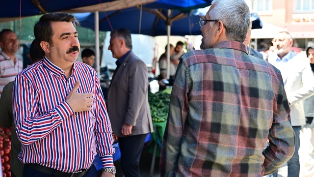 Başkan yılmaz esnaf ve vatandaşla bayramlaştı