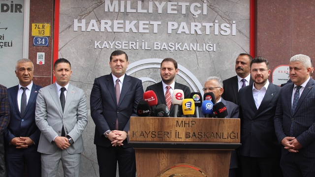 MHP'de bayramlaşma
MHP Kayseri İl Başkanı Enes Ertuğrul Kalın:
"Kongrelerimizi gerçekleştirip daha güçlü bir teşkilat anlayışıyla Kayseri'de üç hilalli sancağı şereflendirmeye devam edeceğiz"