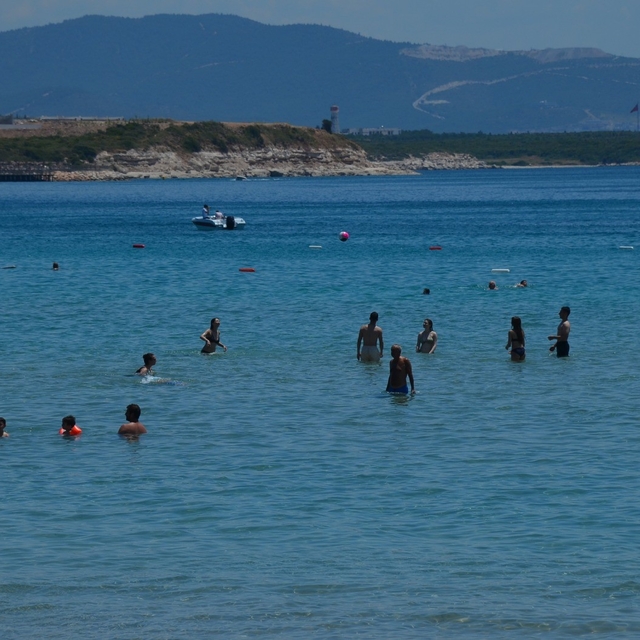 Didim'de 9 günlük tatilde deniz keyfi başladı