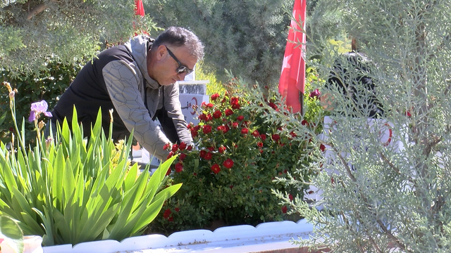 Malatya'da arife gününde mezarlıklarda ziyaretçi yoğunluğu