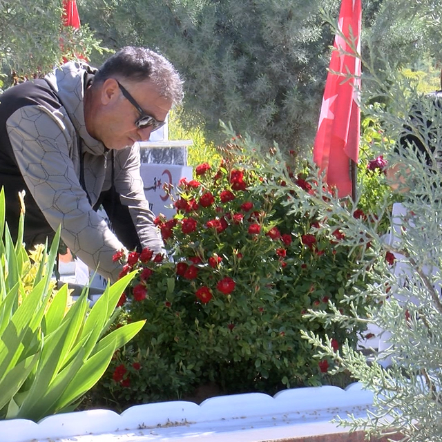Malatya'da arife gününde mezarlıklarda ziyaretçi yoğunluğu