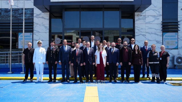 Biga'da protokol ve vatandaşlar bayramlaştı
