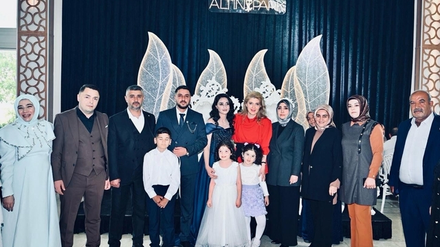 Milletvekili Ölmeztoprak'tan saha çalışmaları
"Bizim için en kıymetli yol hemşehrilerimizin gönül dünyasına temas etmektir"