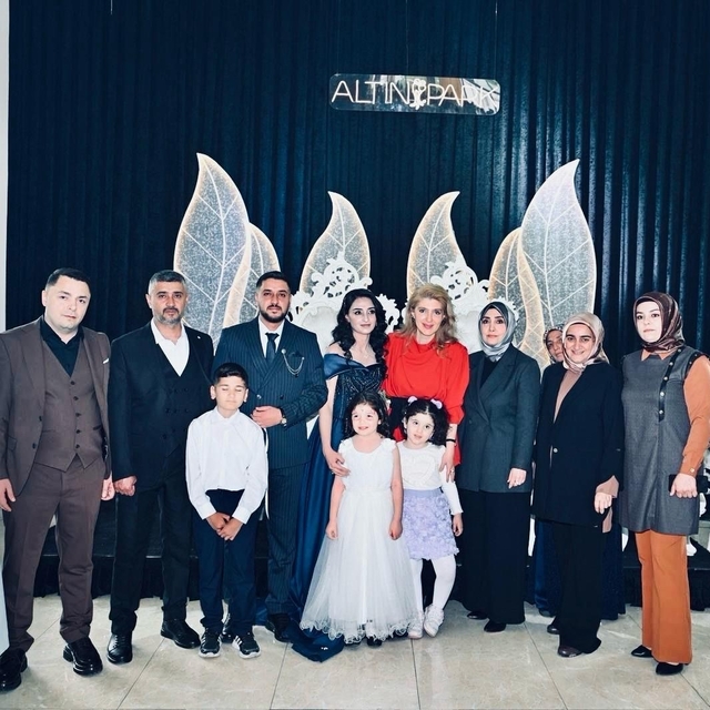 Milletvekili Ölmeztoprak'tan saha çalışmaları
"Bizim için en kıymetli yol h...