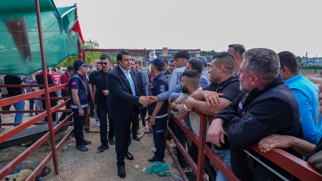 Şehitkamil'de Kurban Bayramı hazırlıkları tamamlandı
Yılmaz: "Ekiplerimiz bayram boyunca sahada olacak"