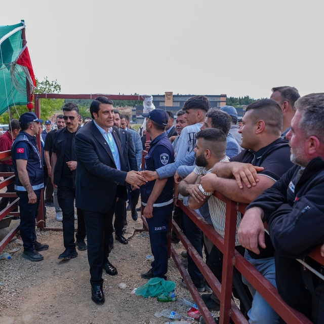 Şehitkamil'de Kurban Bayramı hazırlıkları tamamlandı
Yılmaz: "Ekiplerimiz b...