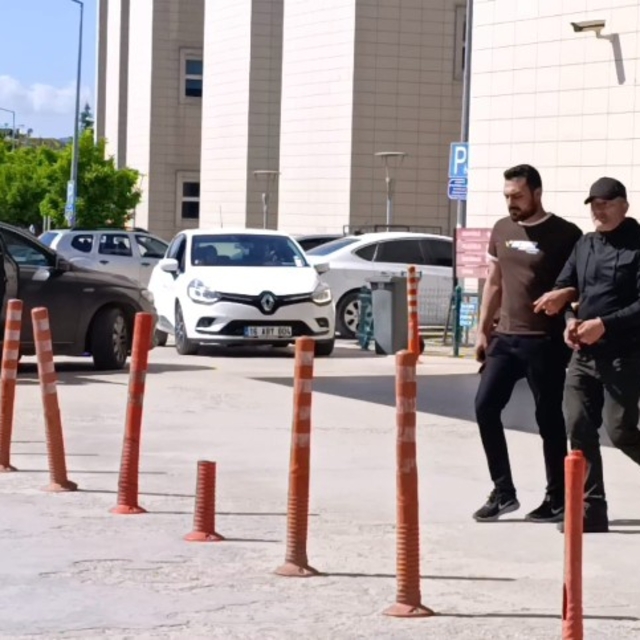 Eski eşinin evine benzin dolu şişe atıp yangın çıkaran şüpheli yakalandı