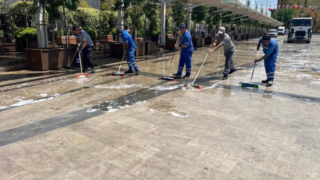 Aydın'da Kurban Bayramı öncesi temizlik seferberliği
Atatürk Kent Meydanı bayrama hazır