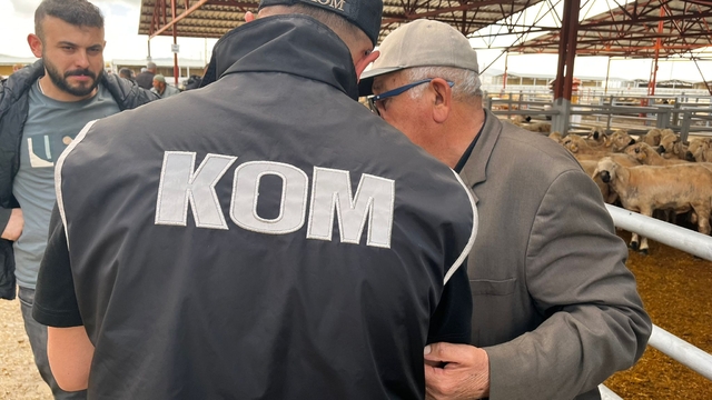 Kırşehir'de polisten kurbanlık pazarında sahte para uyarısı