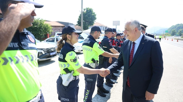 Anadolu'ya Düzce'de 485 bin araç geçti
Bayramda unutulmadılar
