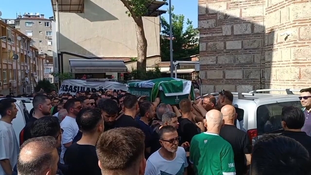 Motosikletiyle refüje çarpıp ölen kuryenin kardeşi de 4 yıl önce motosiklet kazasında ölmüş (2)