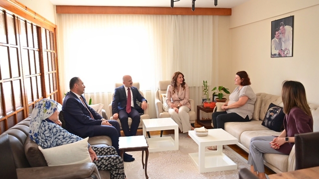 Vali Varol, şehit aileleriyle bayramlaştı
