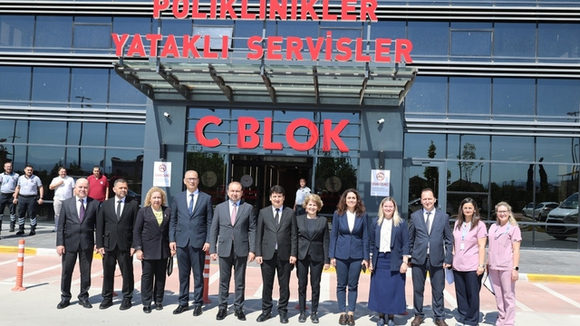 Aydın İl Sağlık Müdürü Şenkul'dan hastalara ve personele bayram ziyareti