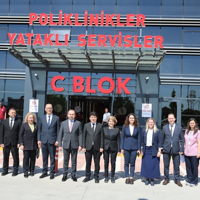 Aydın İl Sağlık Müdürü Şenkul'dan hastalara ve personele bayram ziyareti