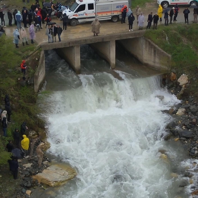 Muş'ta derede kaybolan kadının eşyaları bulundu