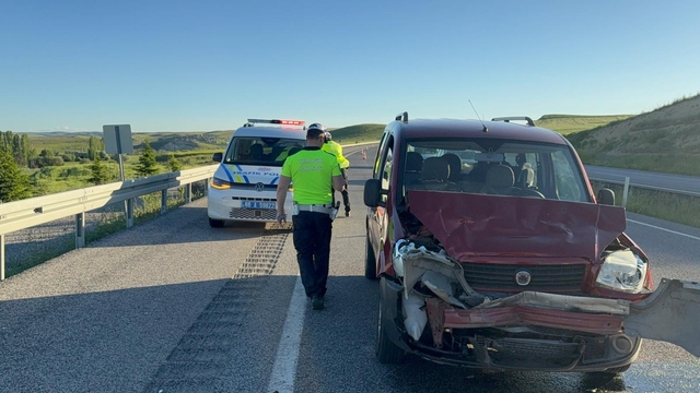 Yozgat'ta iki otomobil çarpıştı 8 kişi yaralandı