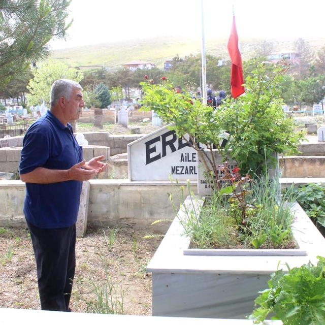Askeri aracın geçişi sırasında şehit olan Murat'ın babası: İçimizde hep bur...