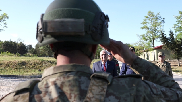 Bakan Güler, Edirne'de Mehmetçikle bayramlaştı