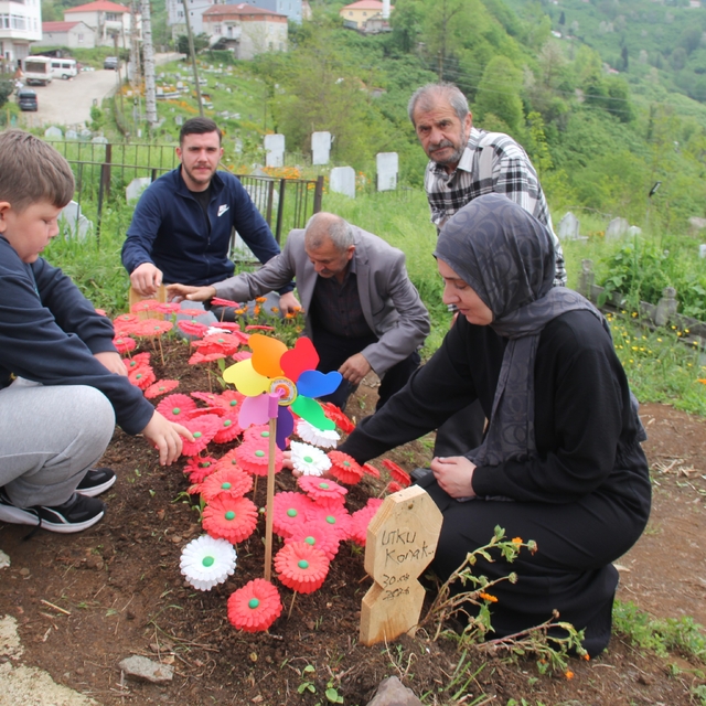 Bayram arefesinde mezar başında adalet istedi: "Asıl suçlular dışarıda"