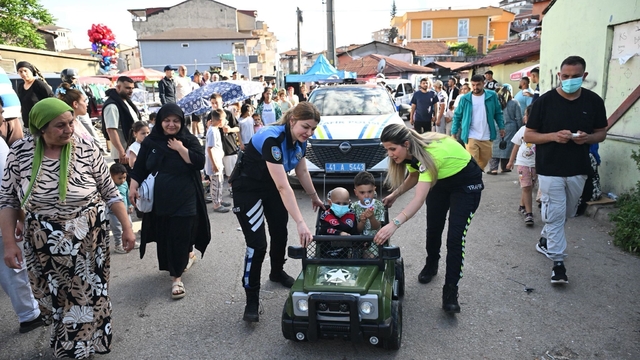 Kocaeli polisinden lösemi hastası minik Halime'ye bayram sürprizi