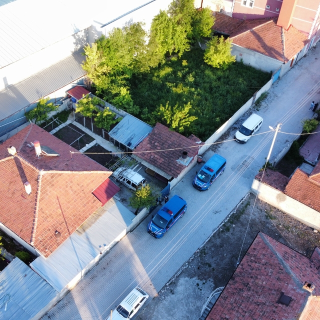 Çorum'da uyuşturucu operasyonu: Kaçmaya çalışırken yakalandılar