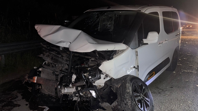 Sakarya'da otomobil ile hafif ticari aracın çarpıştığı kazada 4 kişi yaralandı