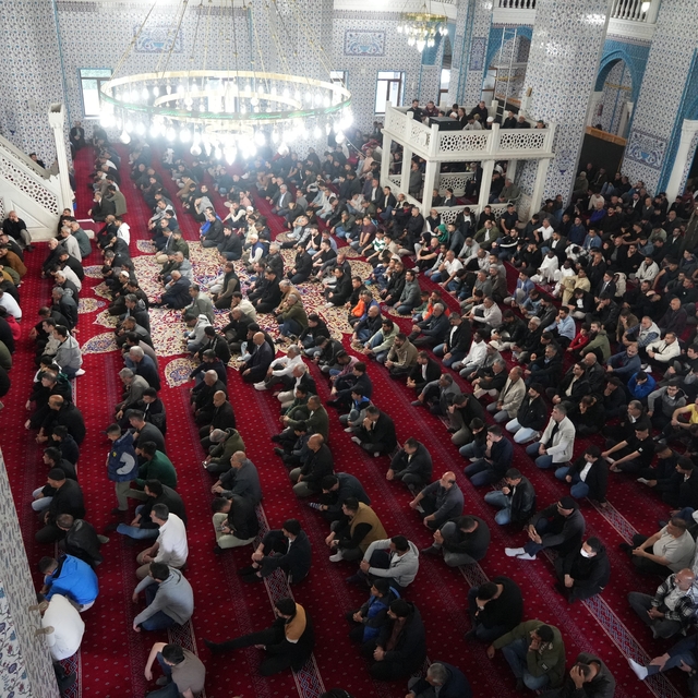 Bayram namazında ilk saf Iğdır'da tutuldu